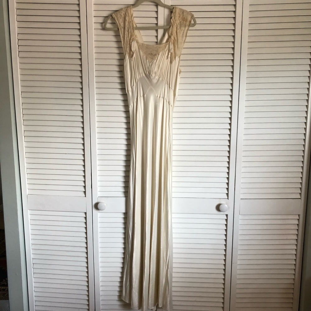 GORGEOUS vintage white gown / slip